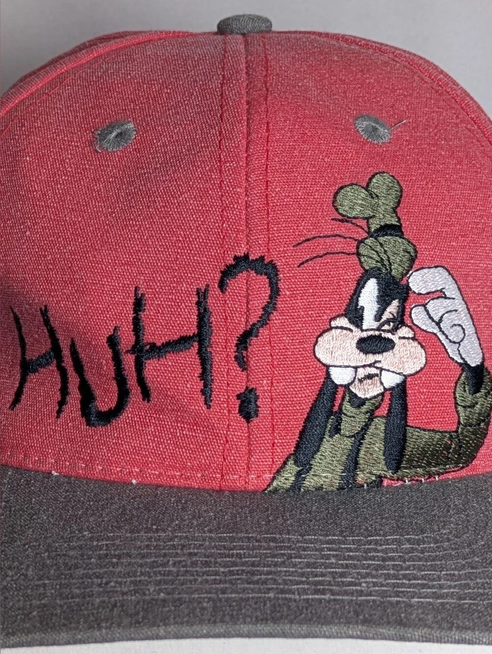 Vintage 1990s Disney Goofy snapback cap featuring Embroidered Goofy